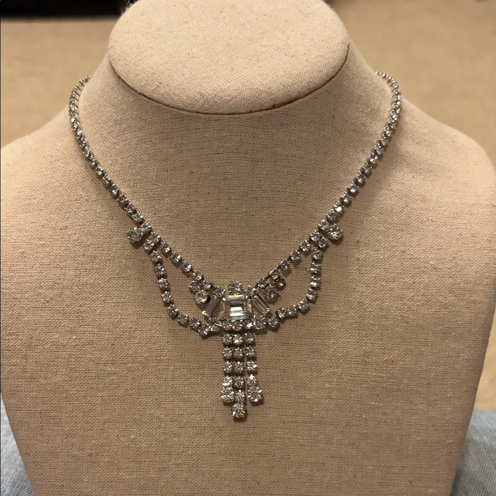 Beautiful vintage rhinestone drop necklace Rhinestones 1950-1960